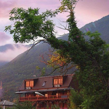 Абхазская Усадьба Hotel Gagra Exterior foto