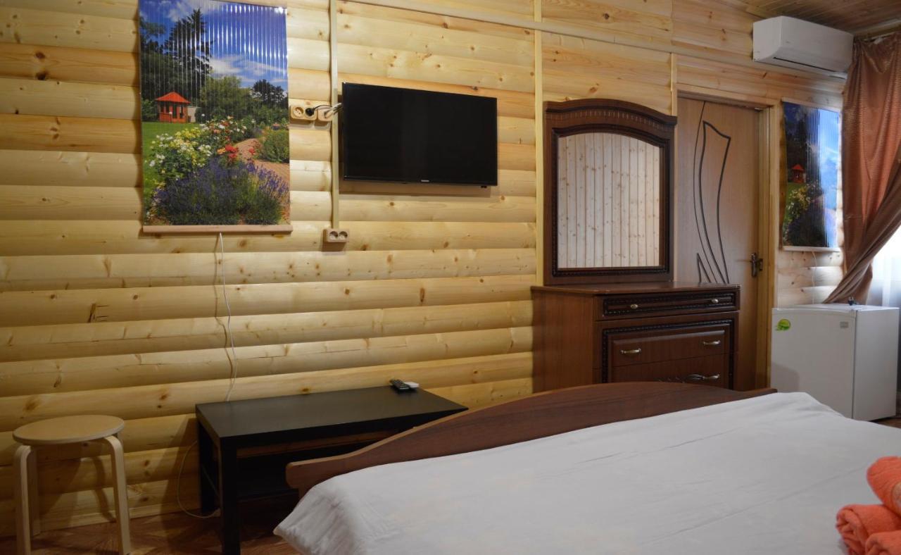 Абхазская Усадьба Hotel Gagra Exterior foto