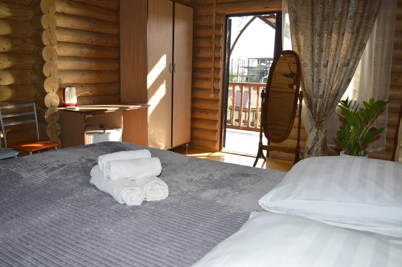 Абхазская Усадьба Hotel Gagra Exterior foto