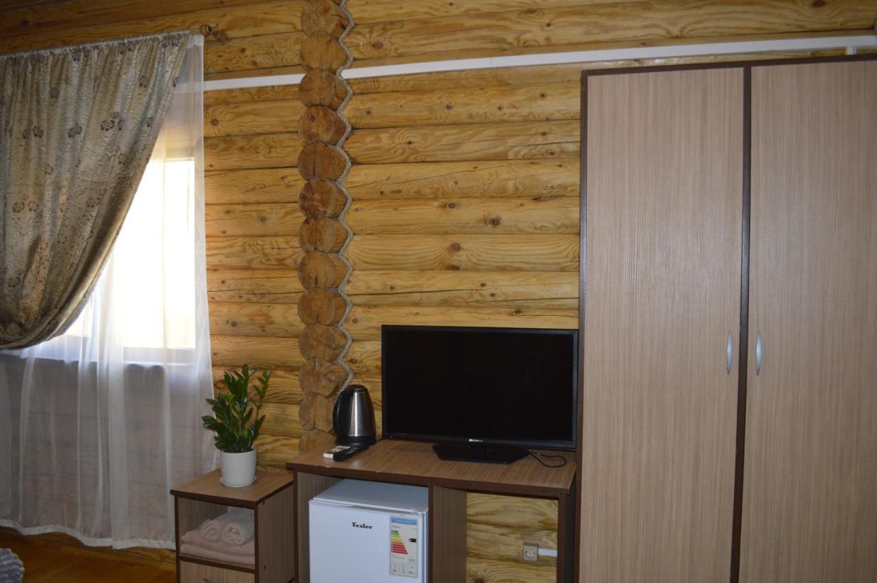 Абхазская Усадьба Hotel Gagra Exterior foto